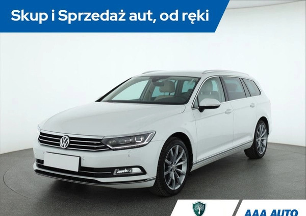 Volkswagen Passat cena 71000 przebieg: 135484, rok produkcji 2016 z Władysławowo małe 277